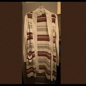 Beautiful long Torrid sweater with pockets!